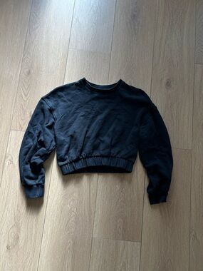 Zara Black Cropped Crewneck Sweater